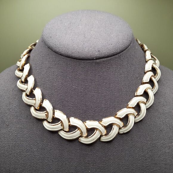 Vintage Coro Necklace, Gold Tone Links, Off White Enamel, 1950s, 16 Inch - Picture 2 of 11